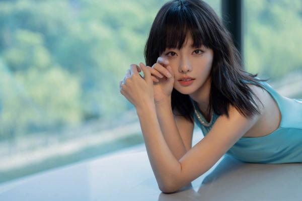 《司遥向行之》小说章节目录精彩阅读 救命！数学没救成，我先栽学霸怀里小说阅读
