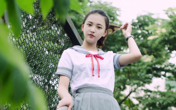 《穿成炮灰女配后支棱起来了》全文在线试读 第1章